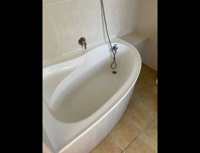 3 BEDROOM APARTMENT TO LET IN CLAREMONT UPPER